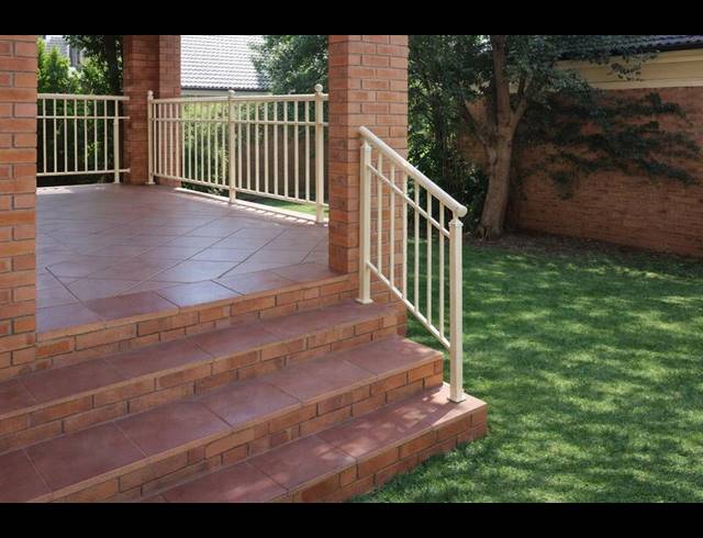 3 BEDROOM TOWNHOUSE FOR SALE IN MORELETAPARK